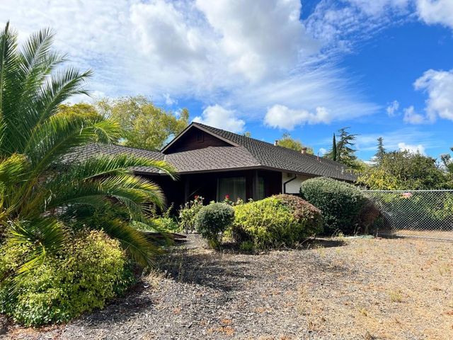 701 Christine Drive, Palo Alto, CA 94303