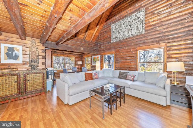 1402 HOFFMASTER RD, Knoxville, MD 21758