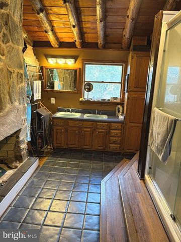 1402 HOFFMASTER RD, Knoxville, MD 21758