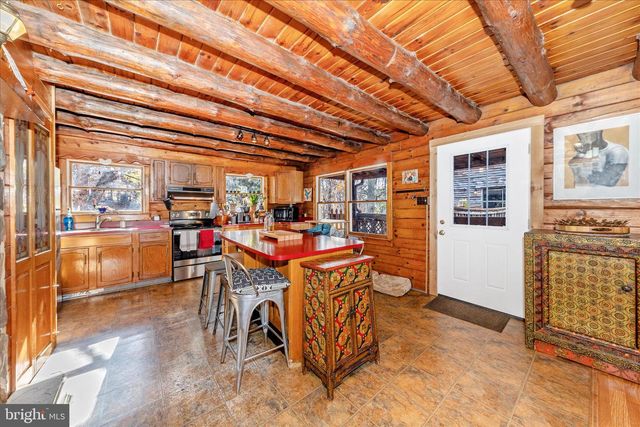 1402 HOFFMASTER RD, Knoxville, MD 21758