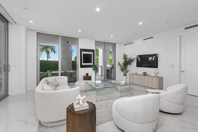495 E Royal Palm Road 201, Boca Raton, FL 33432
