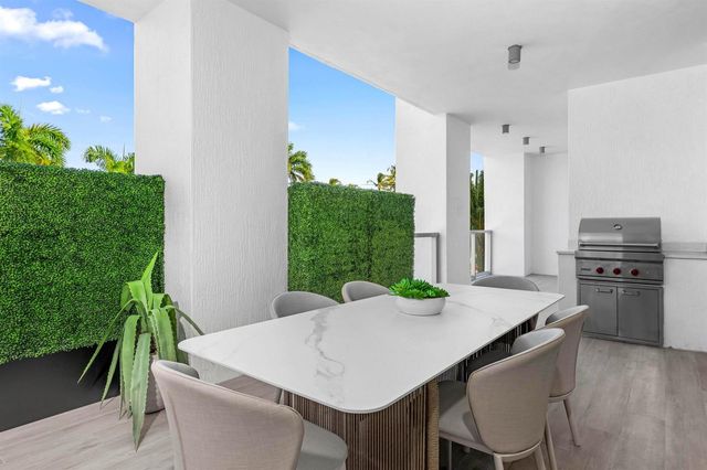 495 E Royal Palm Road 201, Boca Raton, FL 33432