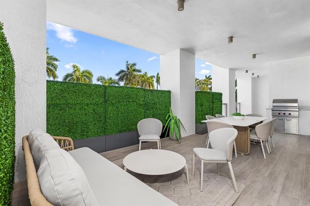 495 E Royal Palm Road 201, Boca Raton, FL 33432