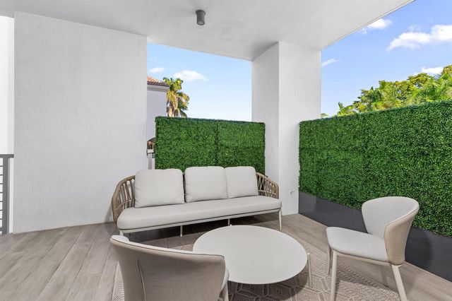 495 E Royal Palm Road 201, Boca Raton, FL 33432