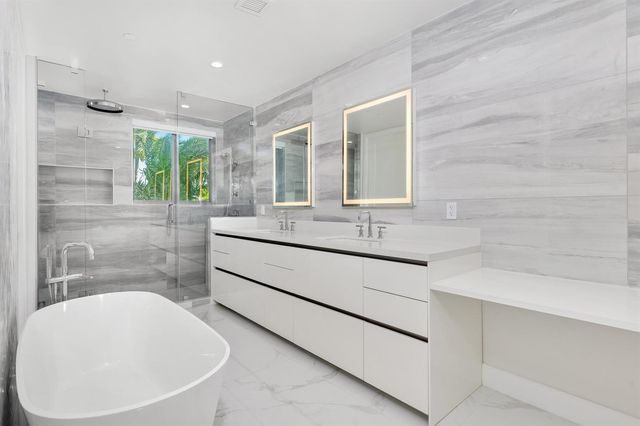 495 E Royal Palm Road 201, Boca Raton, FL 33432