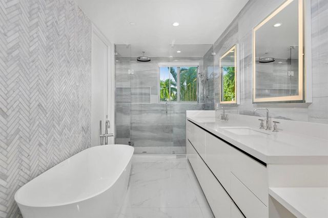 495 E Royal Palm Road 201, Boca Raton, FL 33432