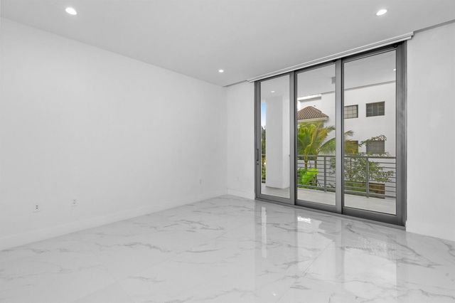495 E Royal Palm Road 201, Boca Raton, FL 33432