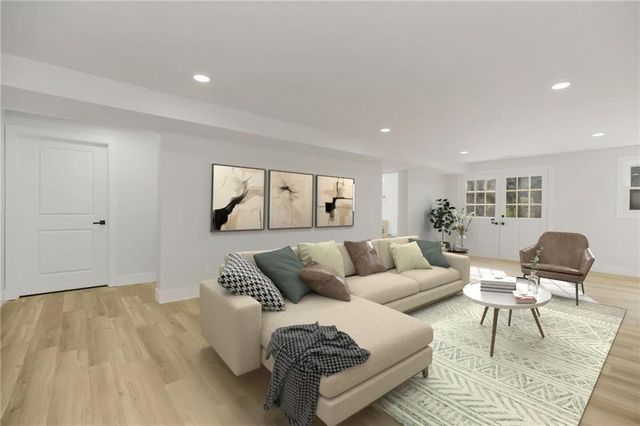 2729 Stratford Road, Lawrence, KS 66049