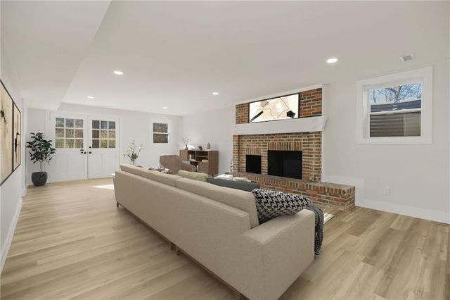 2729 Stratford Road, Lawrence, KS 66049