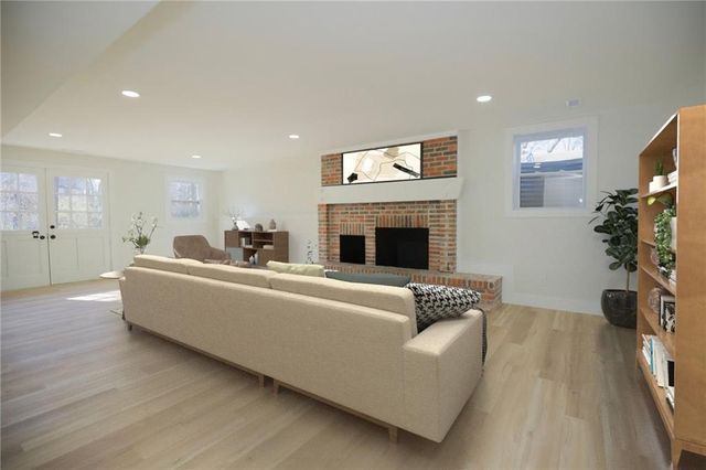 2729 Stratford Road, Lawrence, KS 66049