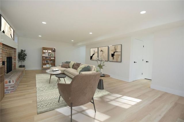 2729 Stratford Road, Lawrence, KS 66049