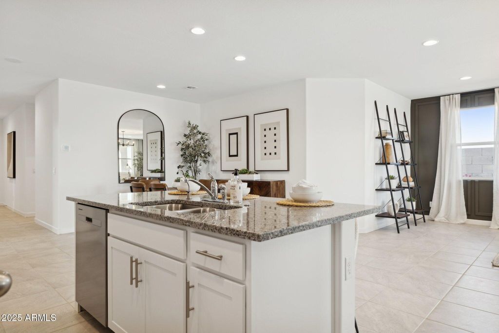 Image 10 of property listing at 8473 W GEHRIG Way, Florence, AZ 85132