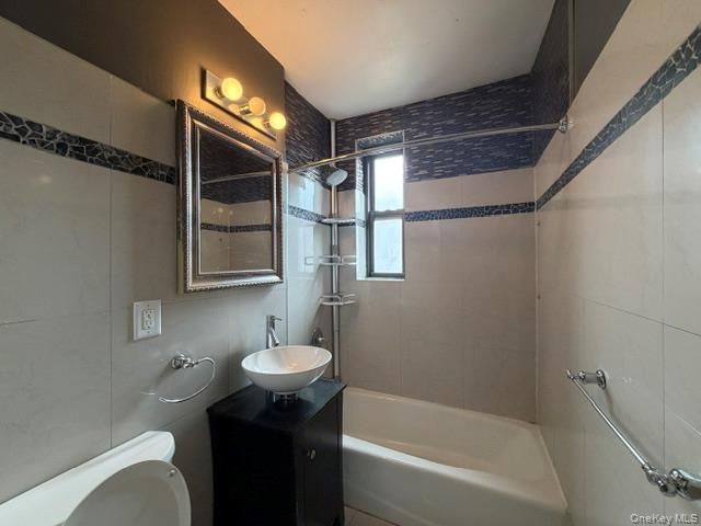 6771 Yellowstone Boulevard 7T, Forest Hills, NY 11375