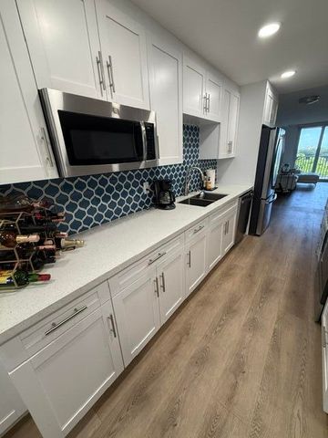 250 JACARANDA Drive 804, Plantation, FL 33324