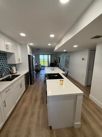 250 JACARANDA Drive 804, Plantation, FL 33324