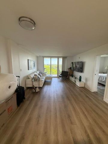 250 JACARANDA Drive 804, Plantation, FL 33324