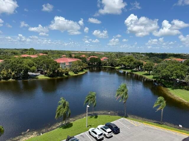 250 JACARANDA Drive 804, Plantation, FL 33324