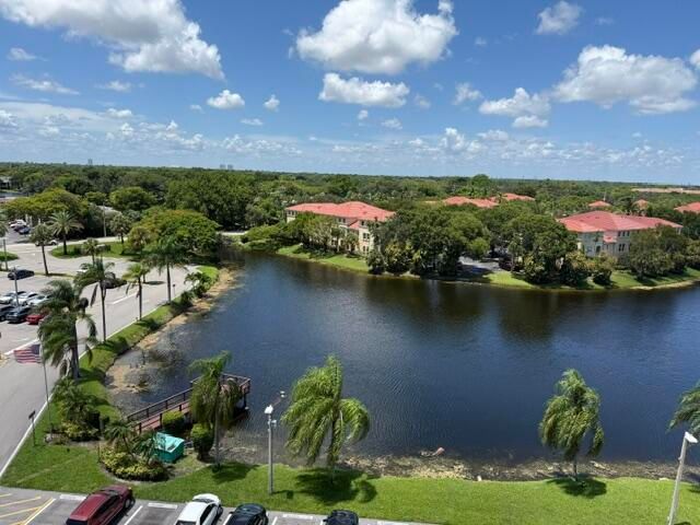 250 JACARANDA Drive 804, Plantation, FL 33324