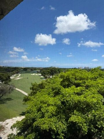 250 JACARANDA Drive 804, Plantation, FL 33324