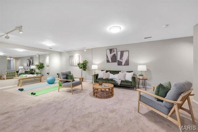 14543 Debbenham Lane, Chesterfield, MO 63017