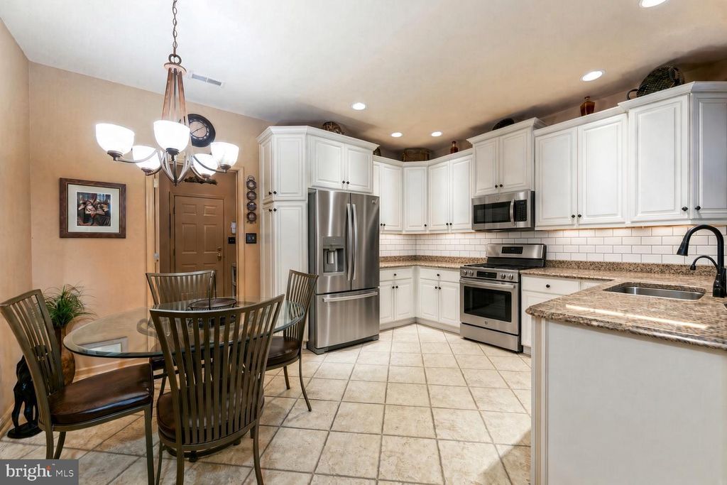 38 SHADY BROOK DR #66, LANGHORNE, PA 19047 — photo 2