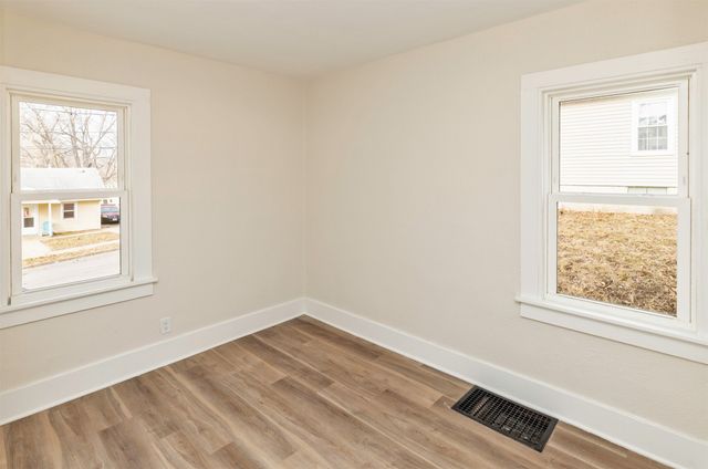 2811 Oxford Street, Des Moines, IA 50313