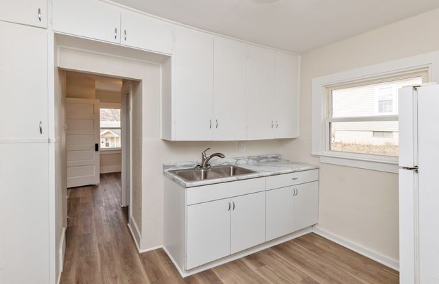 2811 Oxford Street, Des Moines, IA 50313