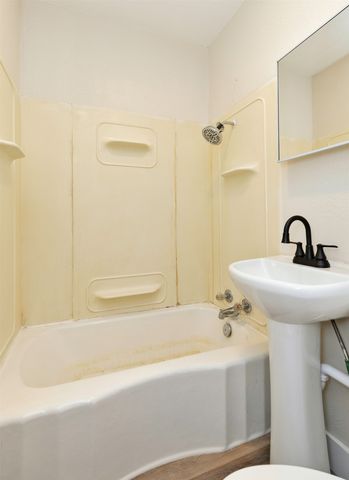 2811 Oxford Street, Des Moines, IA 50313