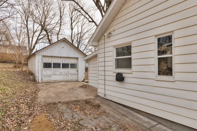 2811 Oxford Street, Des Moines, IA 50313