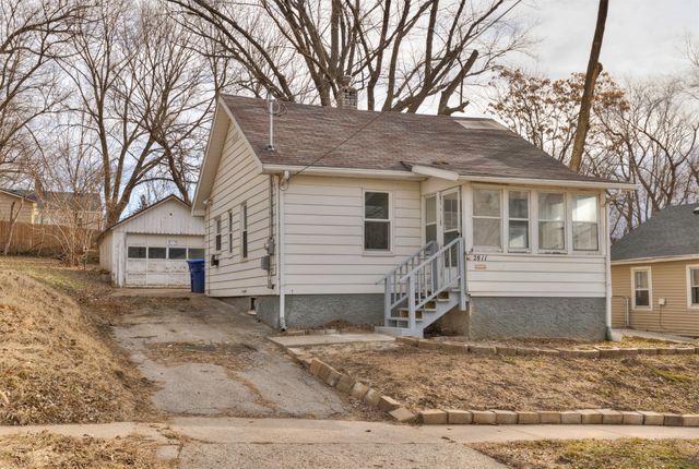 2811 Oxford Street, Des Moines, IA 50313