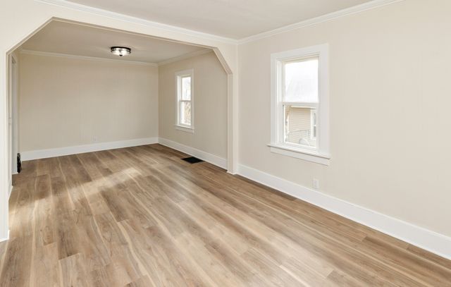 2811 Oxford Street, Des Moines, IA 50313