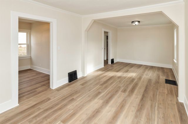 2811 Oxford Street, Des Moines, IA 50313