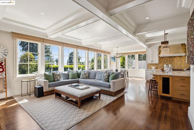 44 Farragut Ave, Piedmont, CA 94610