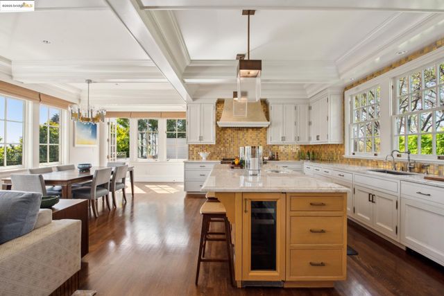 44 Farragut Ave, Piedmont, CA 94610