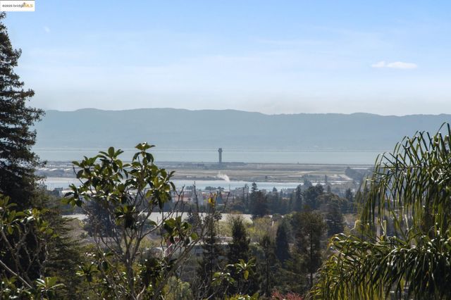 44 Farragut Ave, Piedmont, CA 94610