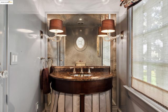 44 Farragut Ave, Piedmont, CA 94610