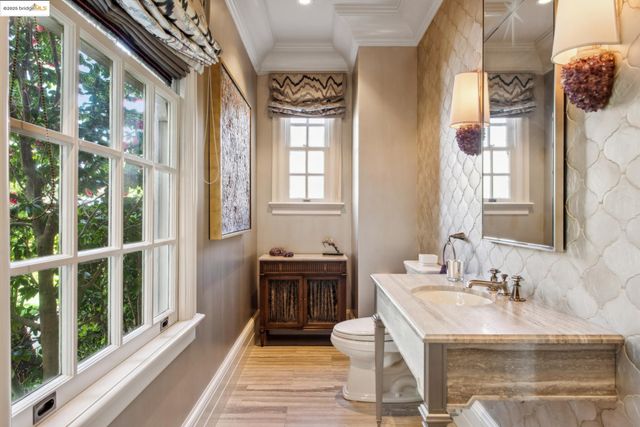 44 Farragut Ave, Piedmont, CA 94610