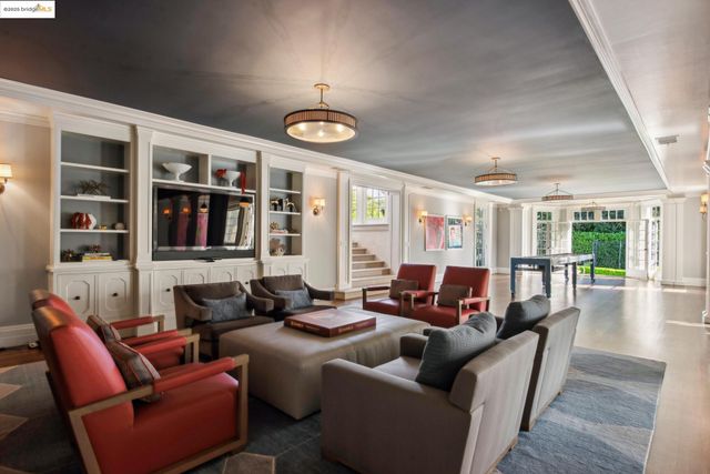 44 Farragut Ave, Piedmont, CA 94610