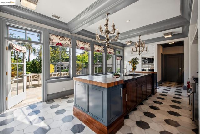 44 Farragut Ave, Piedmont, CA 94610