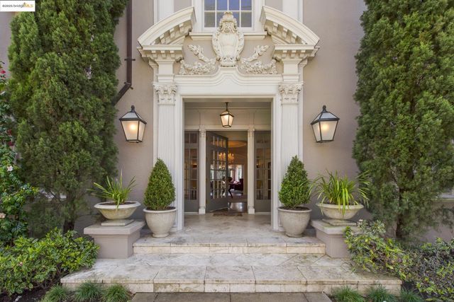 44 Farragut Ave, Piedmont, CA 94610