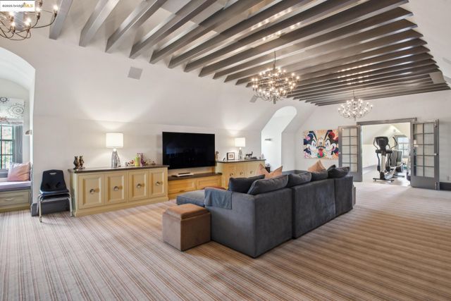 44 Farragut Ave, Piedmont, CA 94610