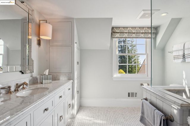 44 Farragut Ave, Piedmont, CA 94610