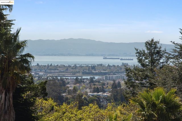 44 Farragut Ave, Piedmont, CA 94610