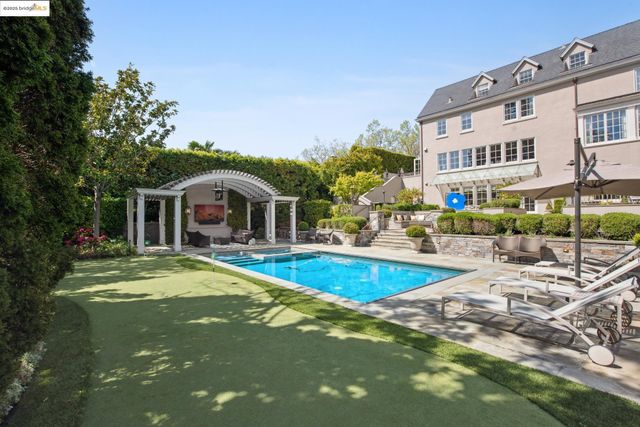 44 Farragut Ave, Piedmont, CA 94610