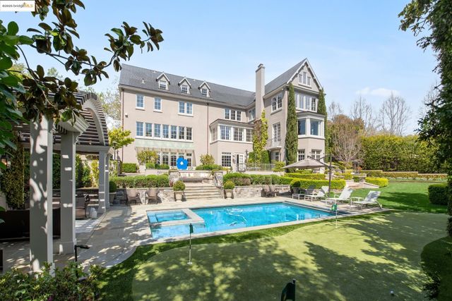 44 Farragut Ave, Piedmont, CA 94610