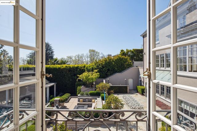 44 Farragut Ave, Piedmont, CA 94610