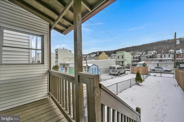 1018 E CENTRE ST, Mahanoy City, PA 17948