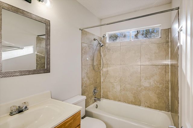 305 Regatta CT, Lakeway, TX 78734