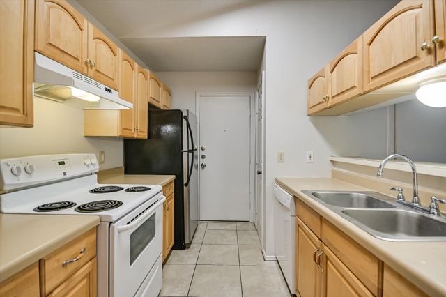 305 Regatta CT, Lakeway, TX 78734