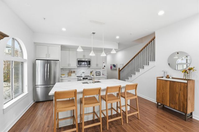 806 Jackson Hill Street 201, Houston, TX 77007